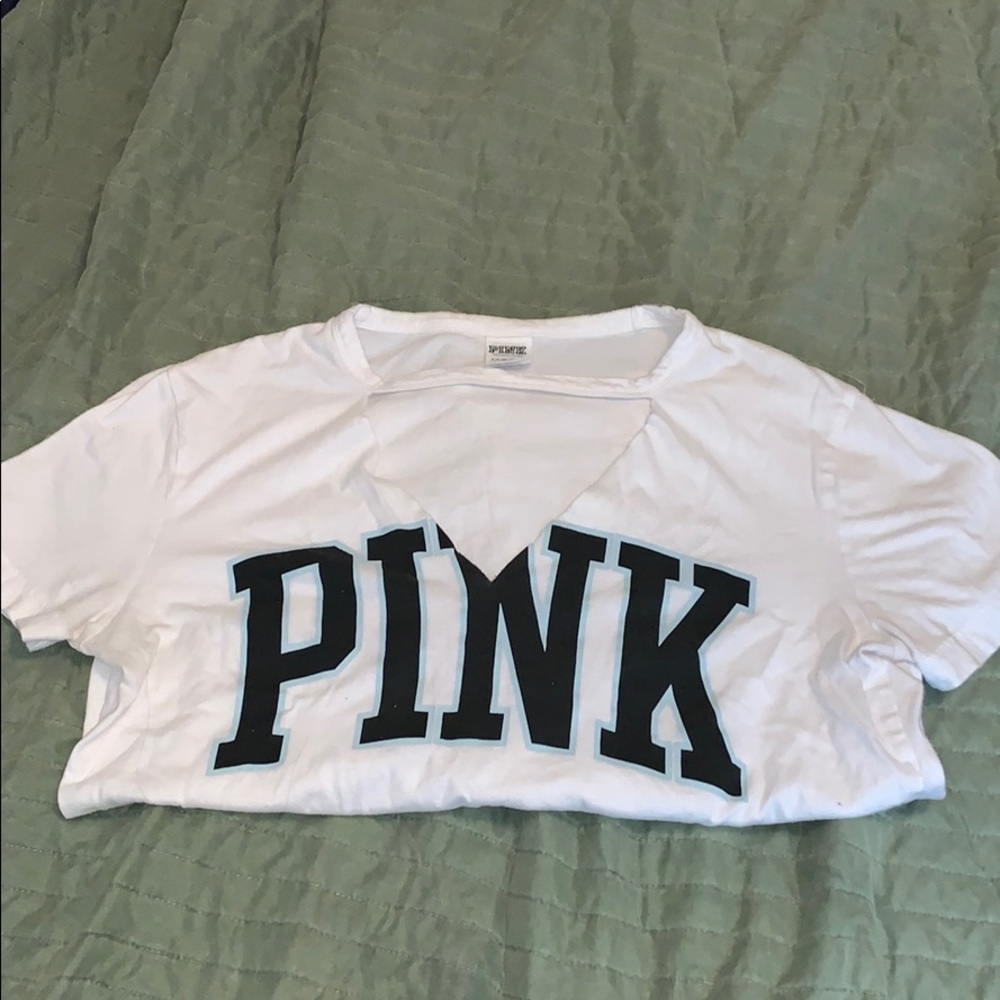 🛍3 for 40% off🛍VS Pink T-shirt w v-neck cutout